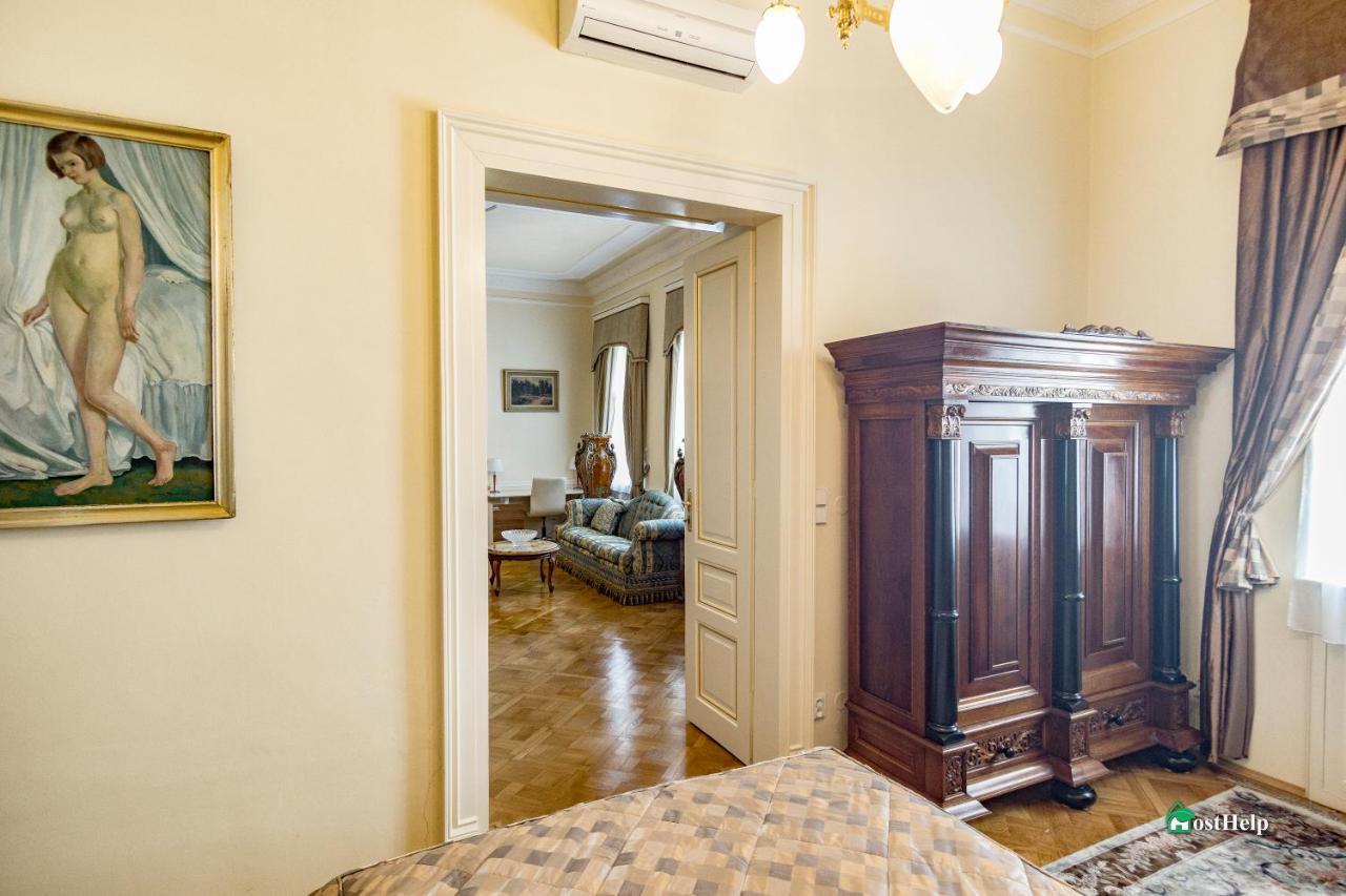 Villa With Hot-Tub, Terrace And Garden, Wenceslass Square Praga Exterior foto