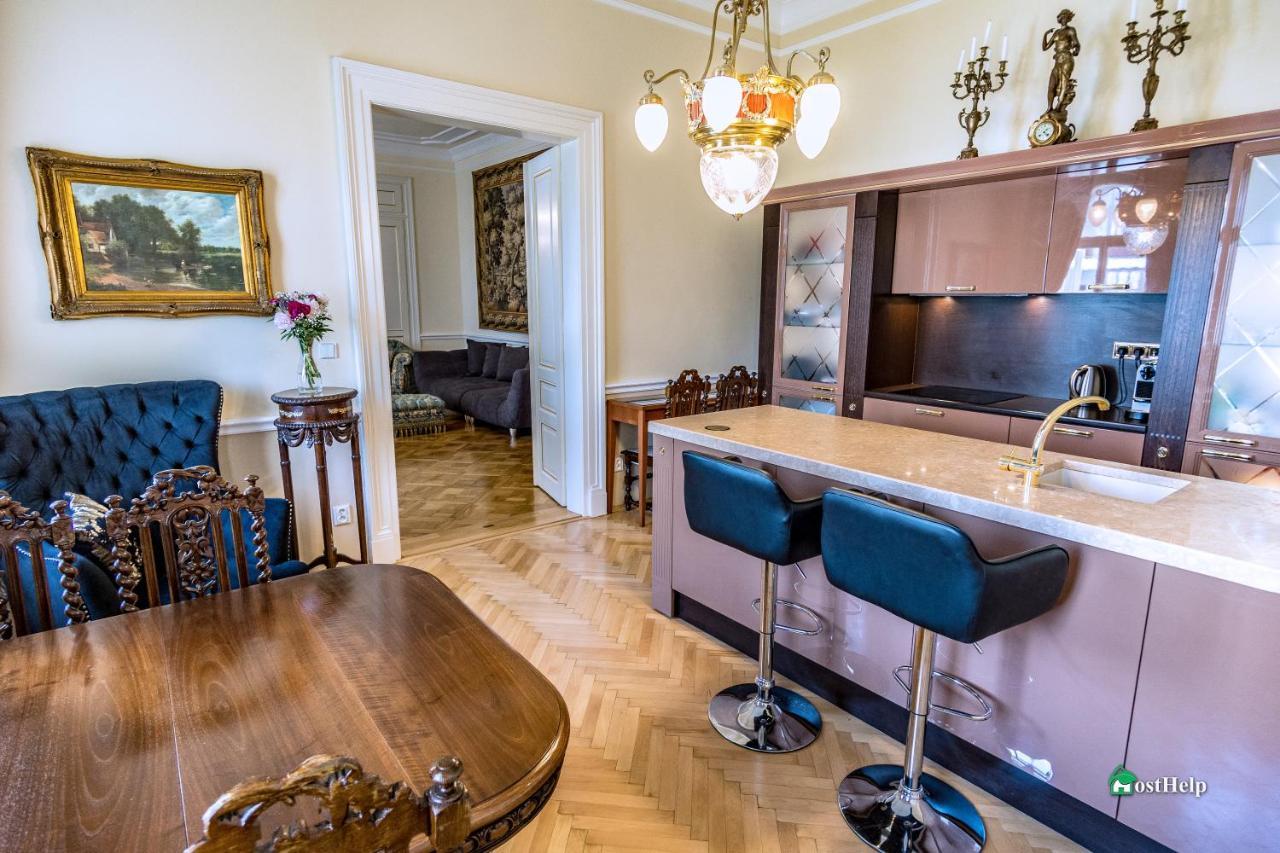 Villa With Hot-Tub, Terrace And Garden, Wenceslass Square Praga Exterior foto