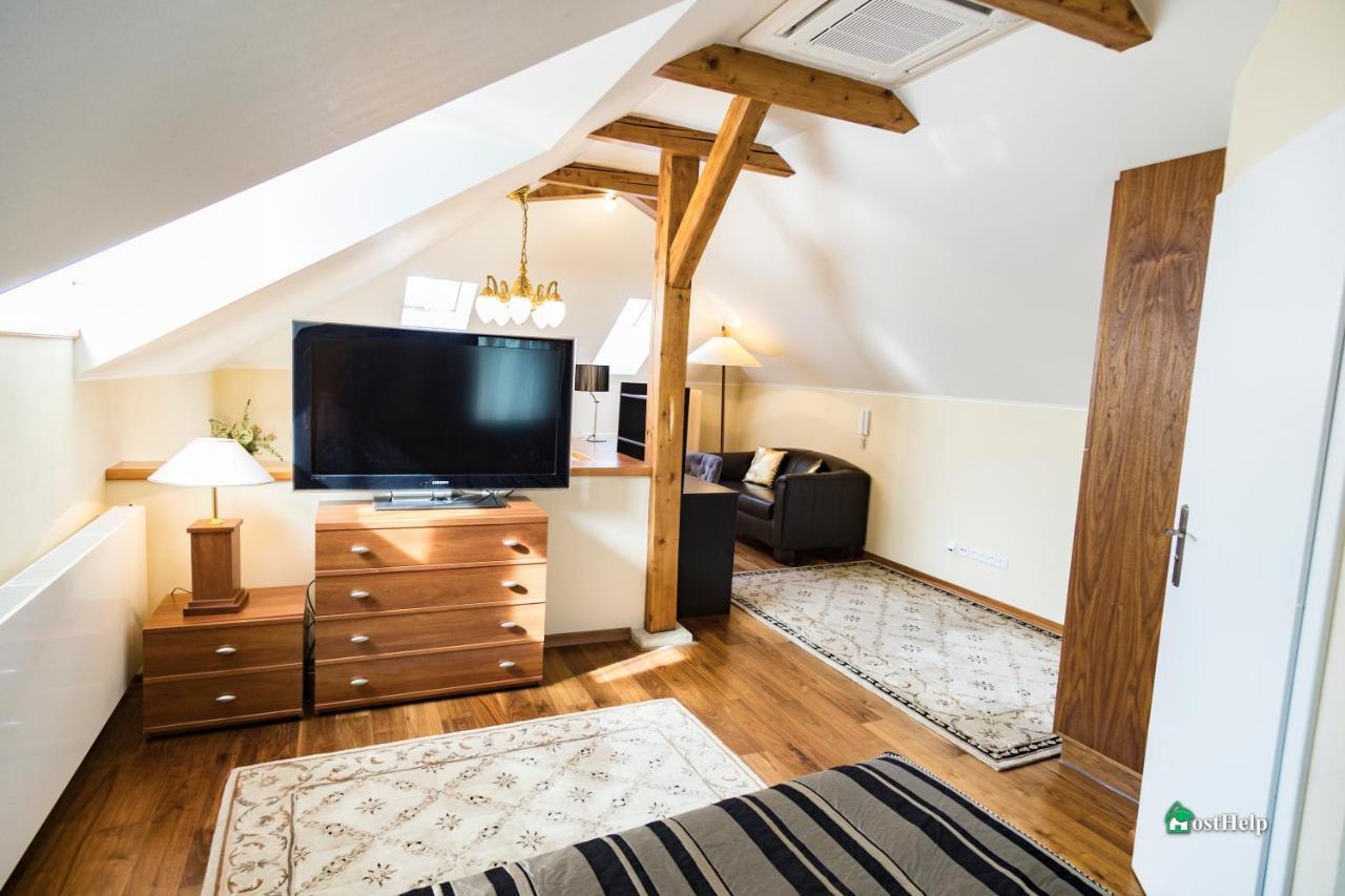 Villa With Hot-Tub, Terrace And Garden, Wenceslass Square Praga Exterior foto