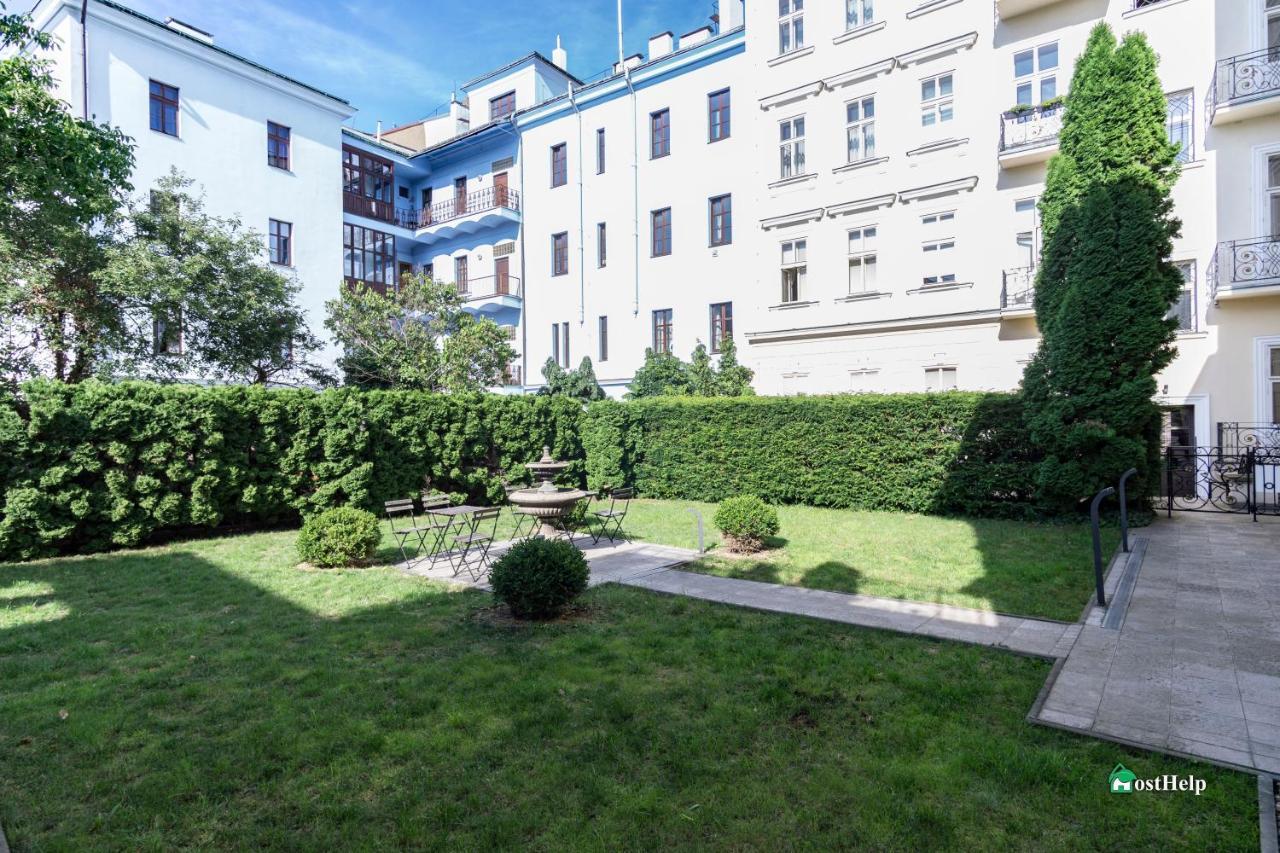 Villa With Hot-Tub, Terrace And Garden, Wenceslass Square Praga Exterior foto