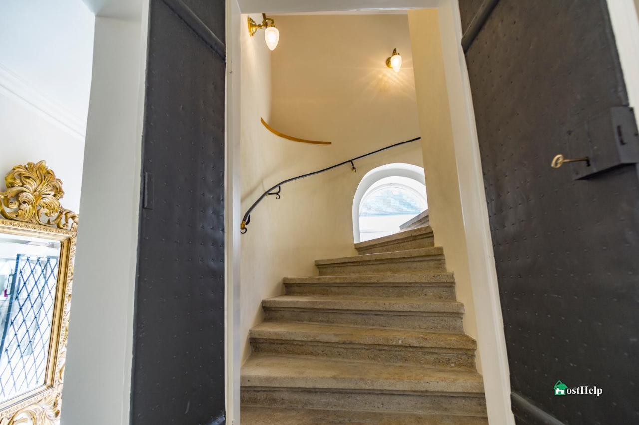 Villa With Hot-Tub, Terrace And Garden, Wenceslass Square Praga Exterior foto