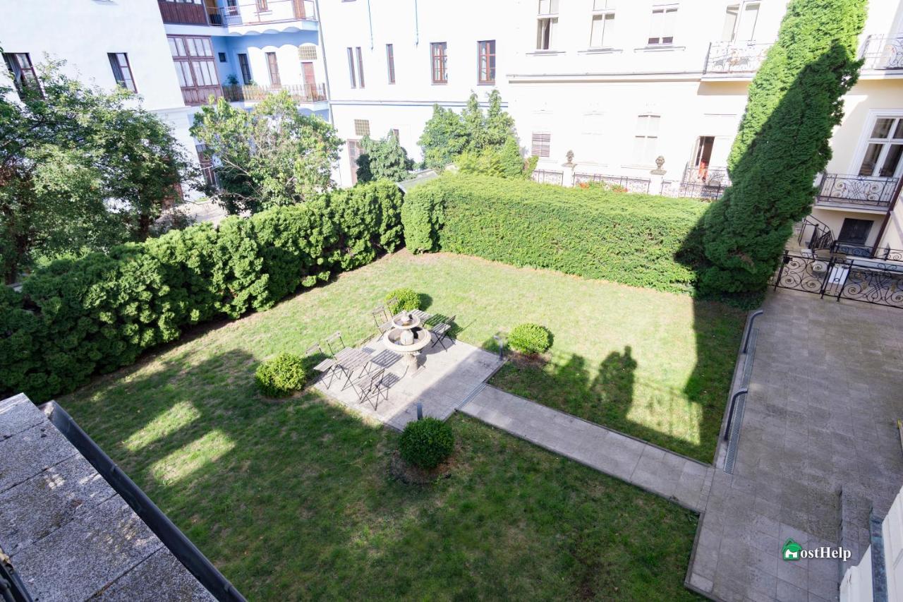 Villa With Hot-Tub, Terrace And Garden, Wenceslass Square Praga Exterior foto