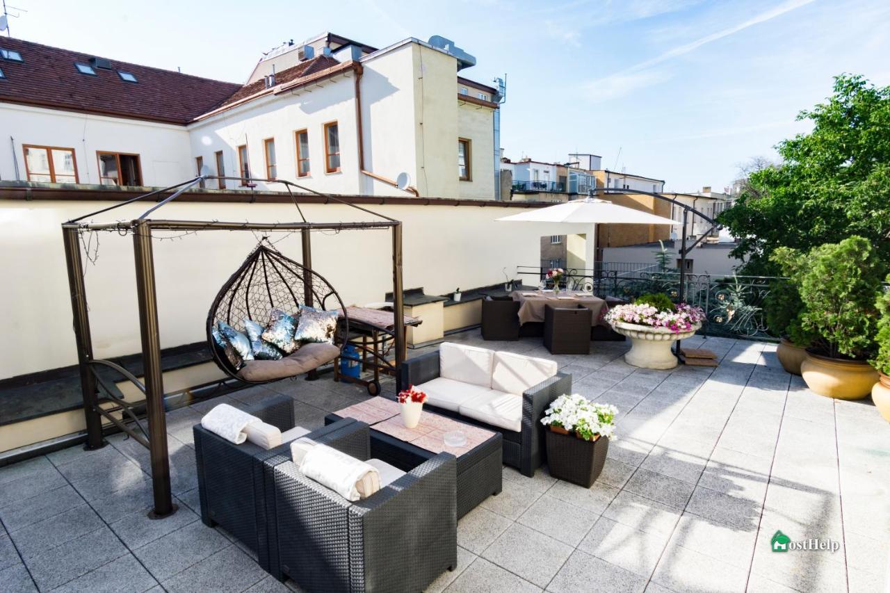 Villa With Hot-Tub, Terrace And Garden, Wenceslass Square Praga Exterior foto