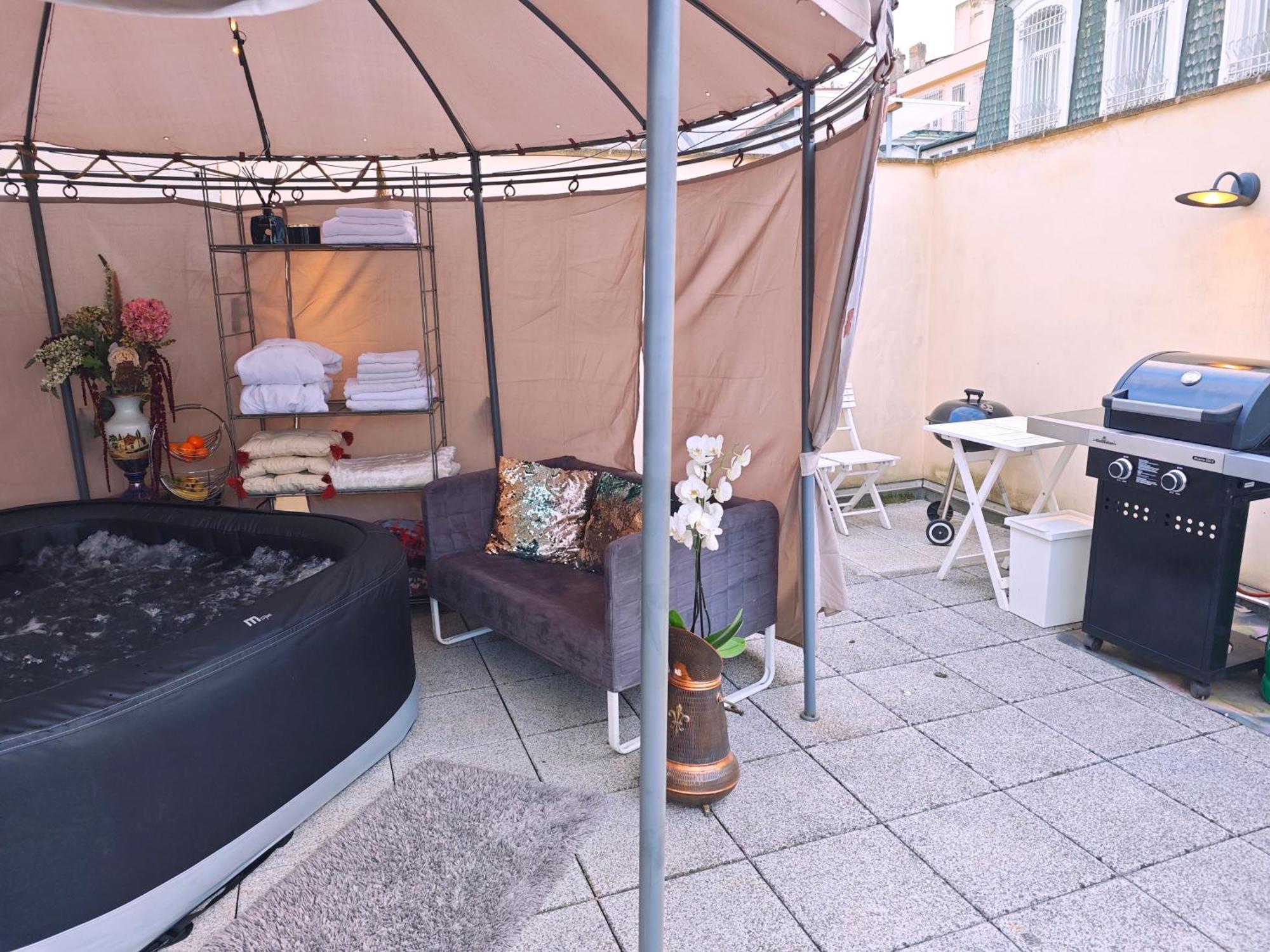 Villa With Hot-Tub, Terrace And Garden, Wenceslass Square Praga Exterior foto