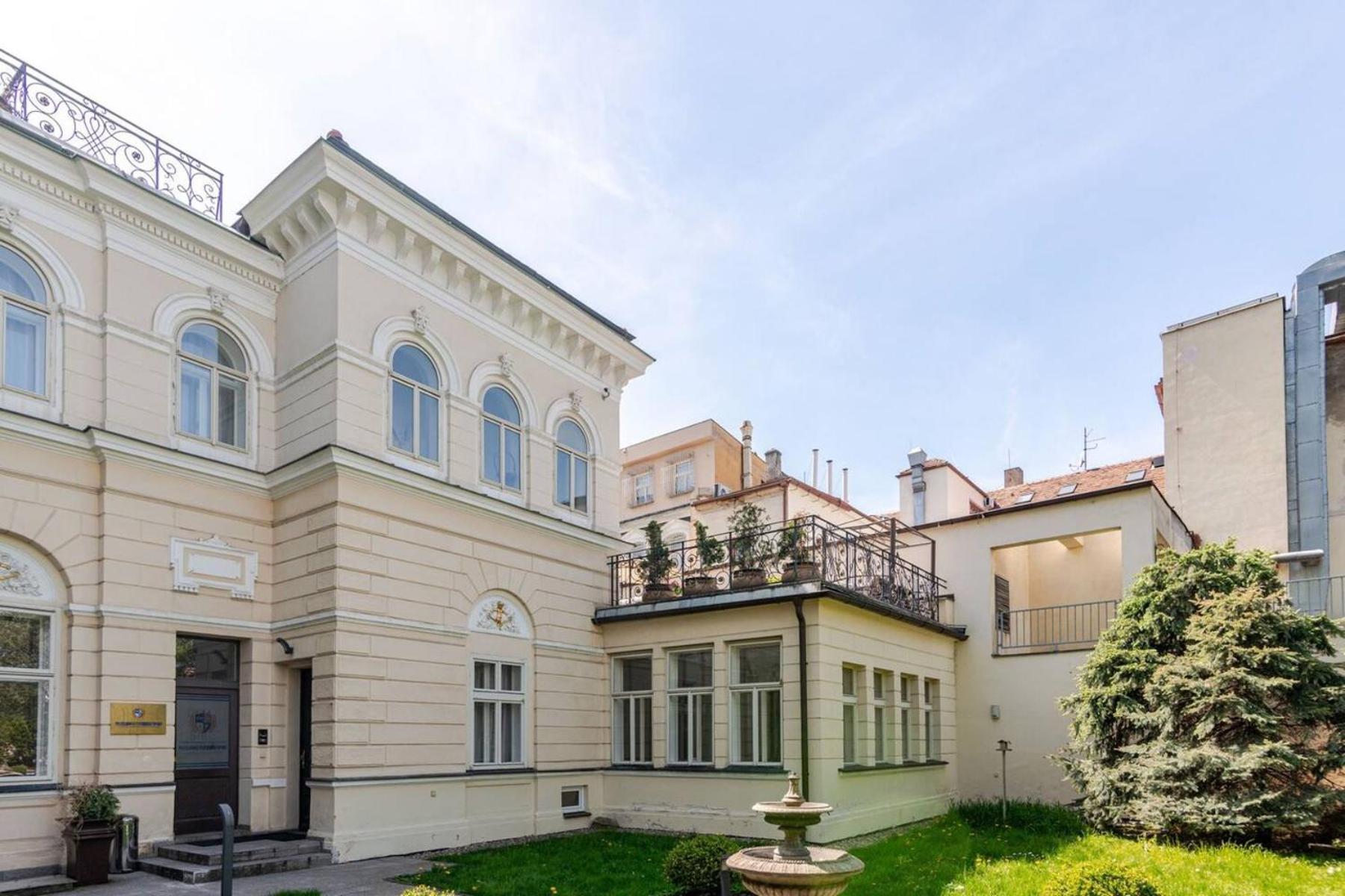 Villa With Hot-Tub, Terrace And Garden, Wenceslass Square Praga Exterior foto