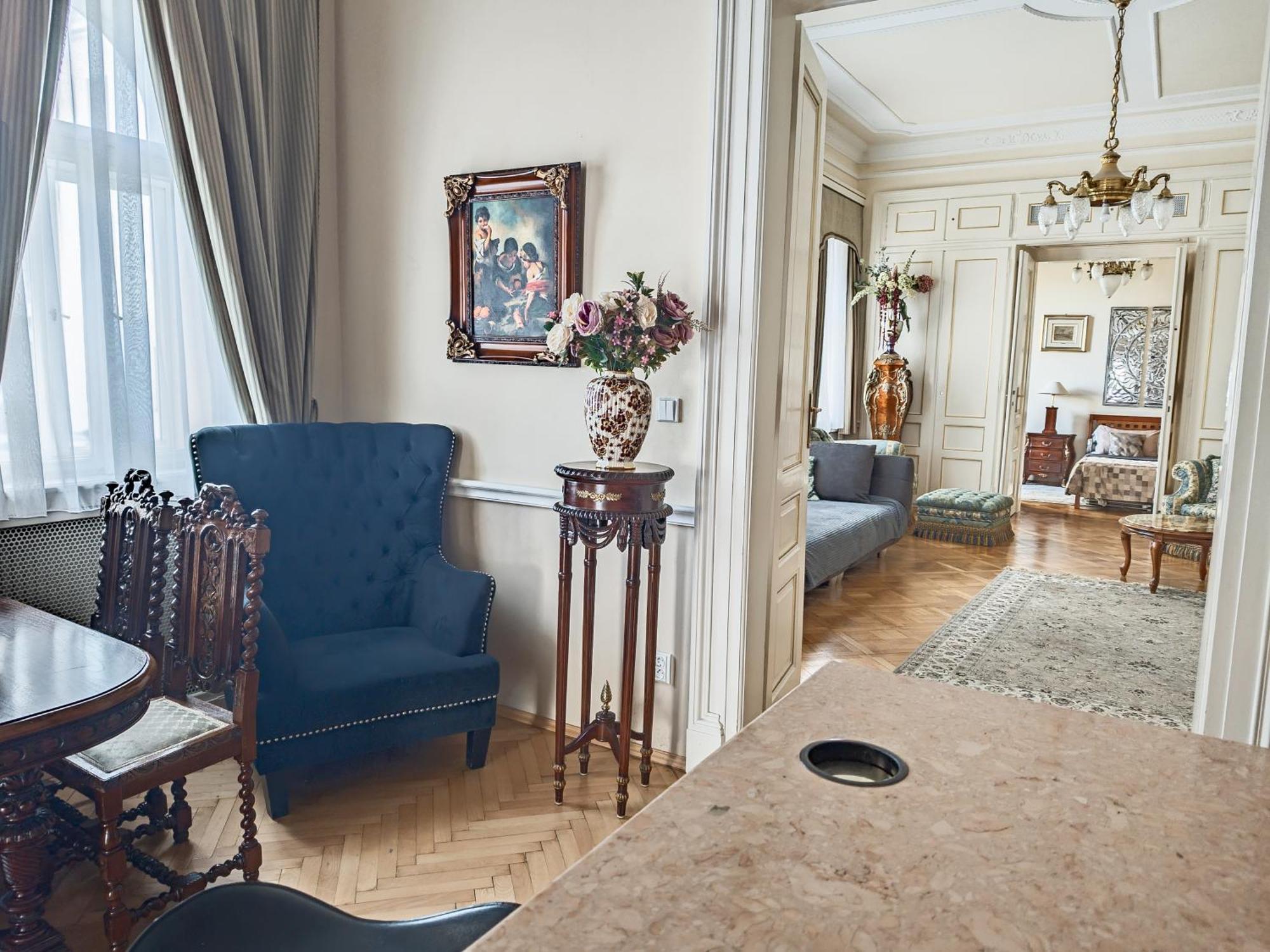 Villa With Hot-Tub, Terrace And Garden, Wenceslass Square Praga Exterior foto
